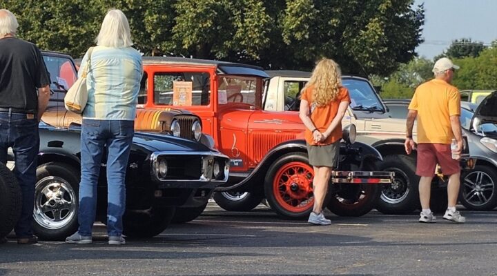 Downtown Drive-In & Dine Car Show – Alpena